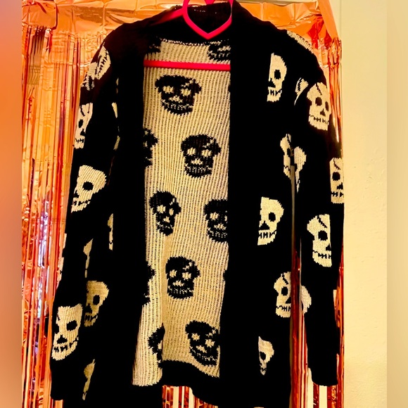 Women’s Skull sweater gently worn twice. - Picture 1 of 2